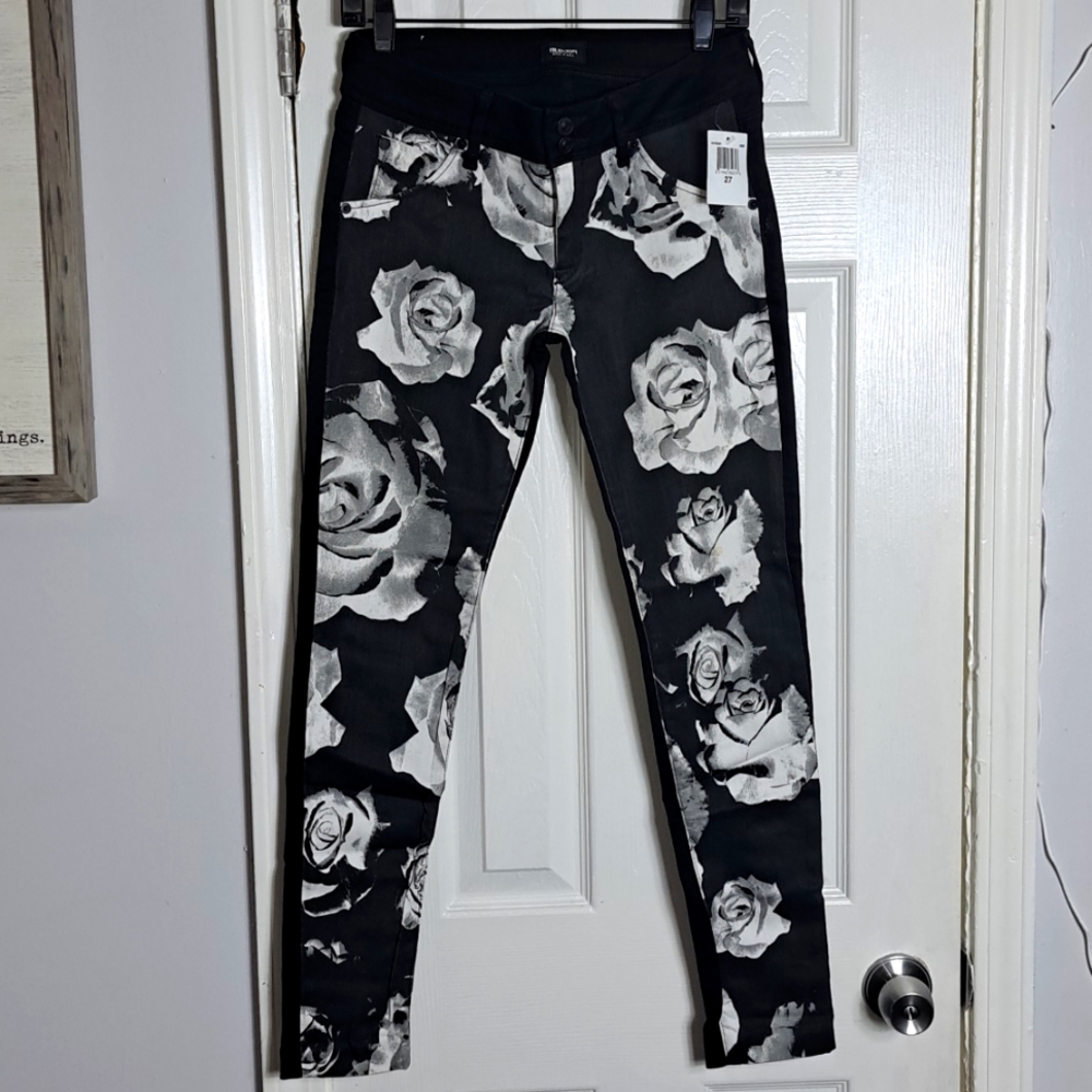 Hudson Jeans "Collin "skinny 12" leg opening